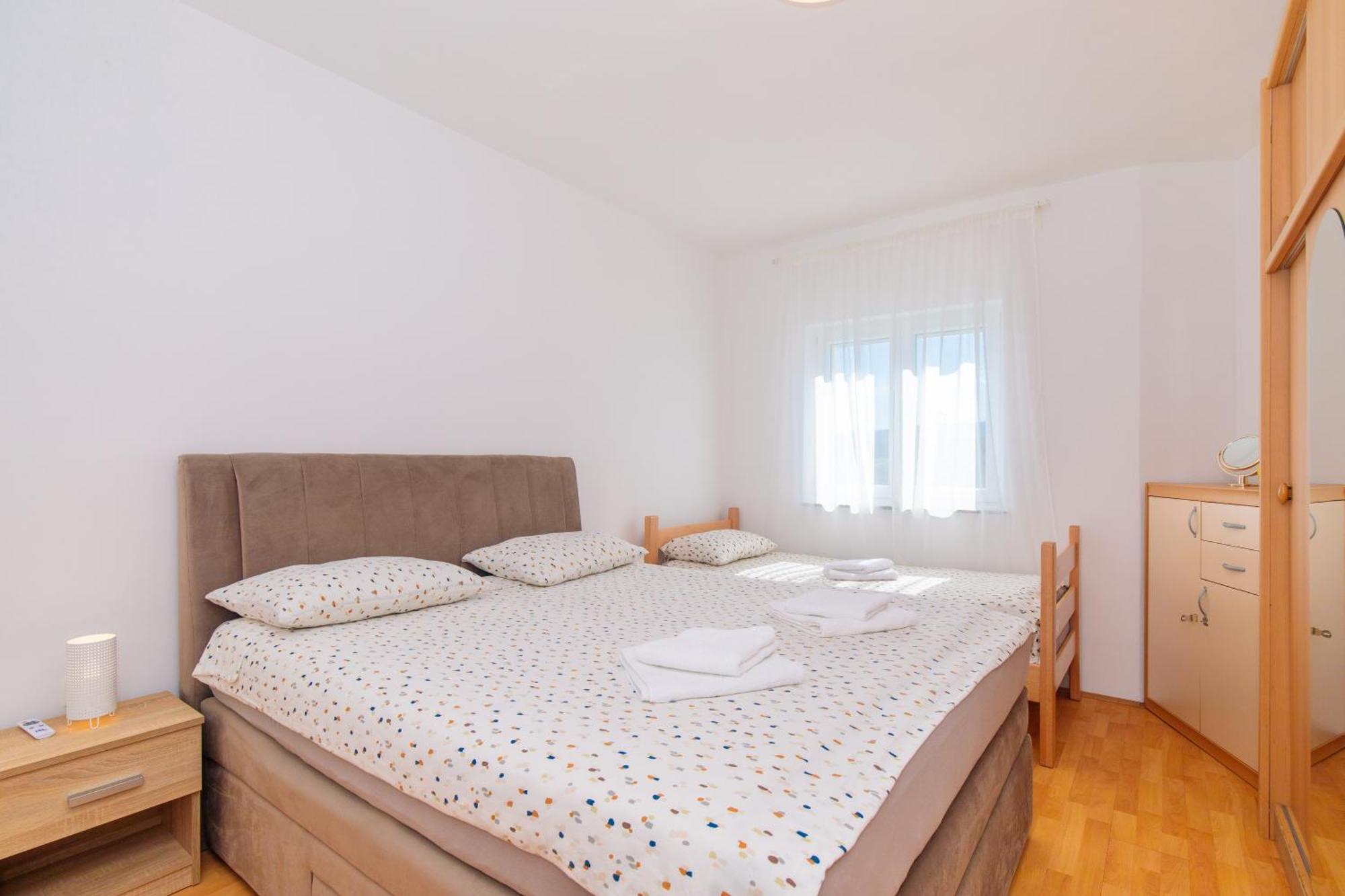 Apartament Sara *
