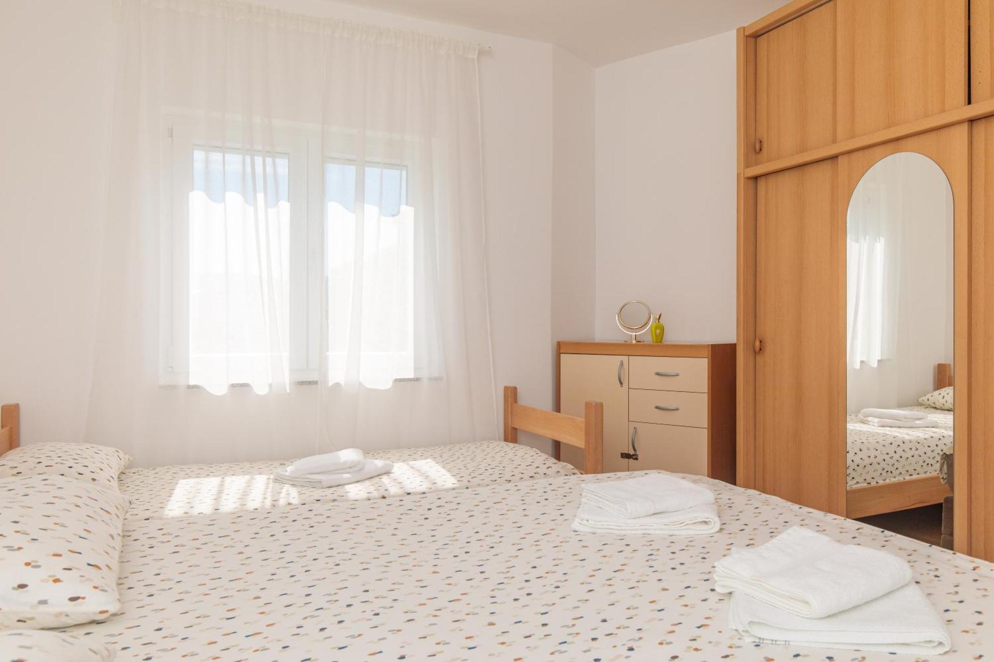 Apartament Sara *