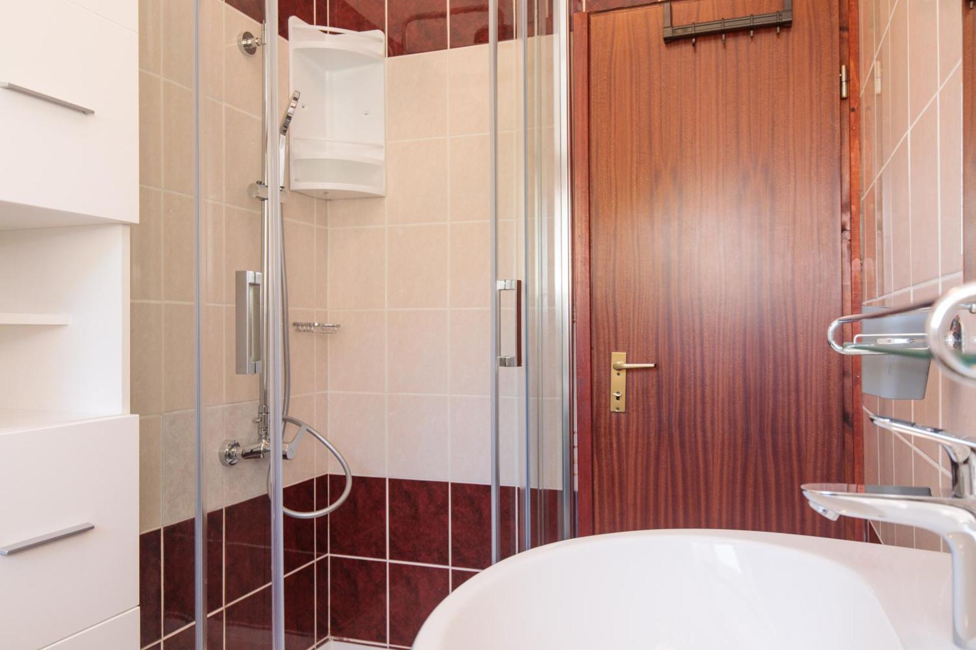 Apartament Sara *