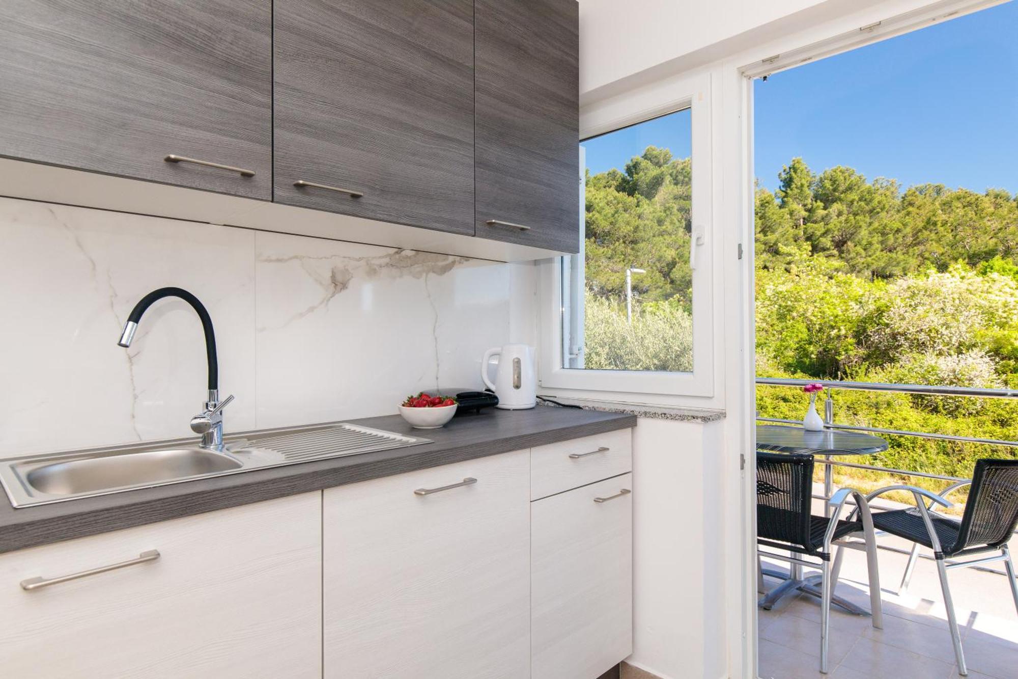 Apartament Sara *
